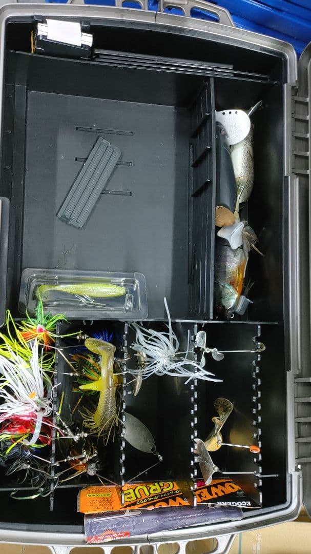 バスルアー　タックルボックス4つ　予備品　全て付けます　引退　レイドジャパン　等