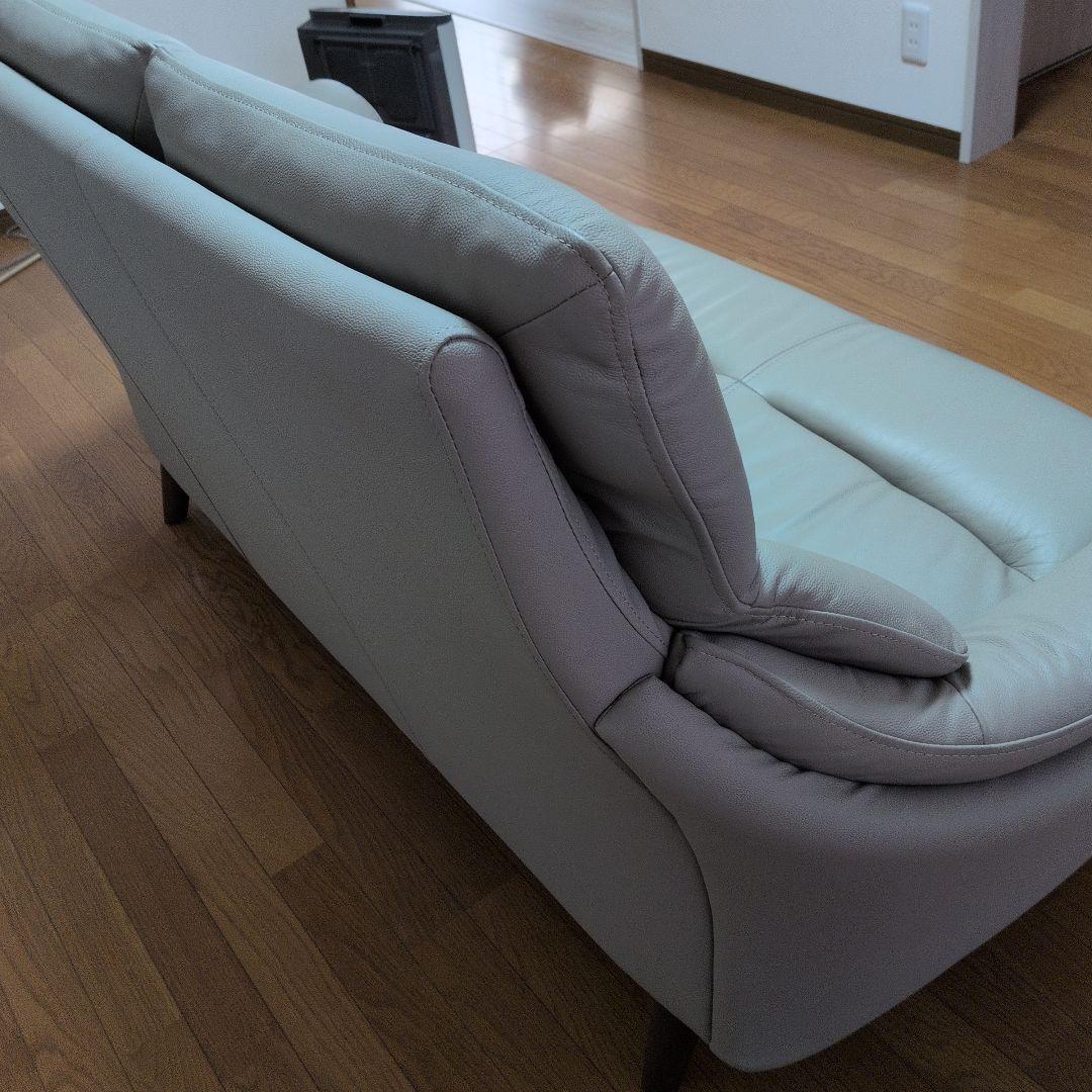 ライトグレー 3人掛けレザーソファ