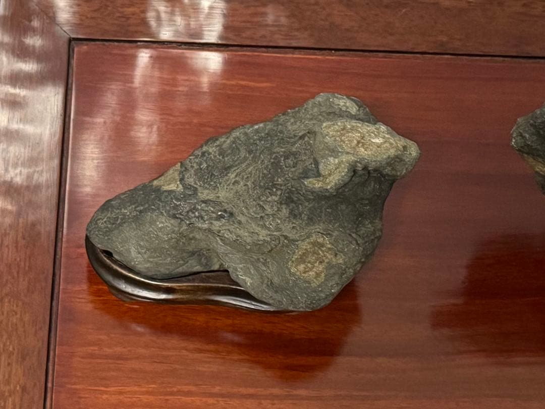 水石 雷鳥石 天然石 仙見川石 仙見石 新潟県産 2点セット 木製台座付き