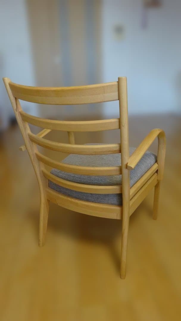 3.ソファのような座り心地(ニトリ C-27肘付き2脚+肘なし２脚）4脚セット