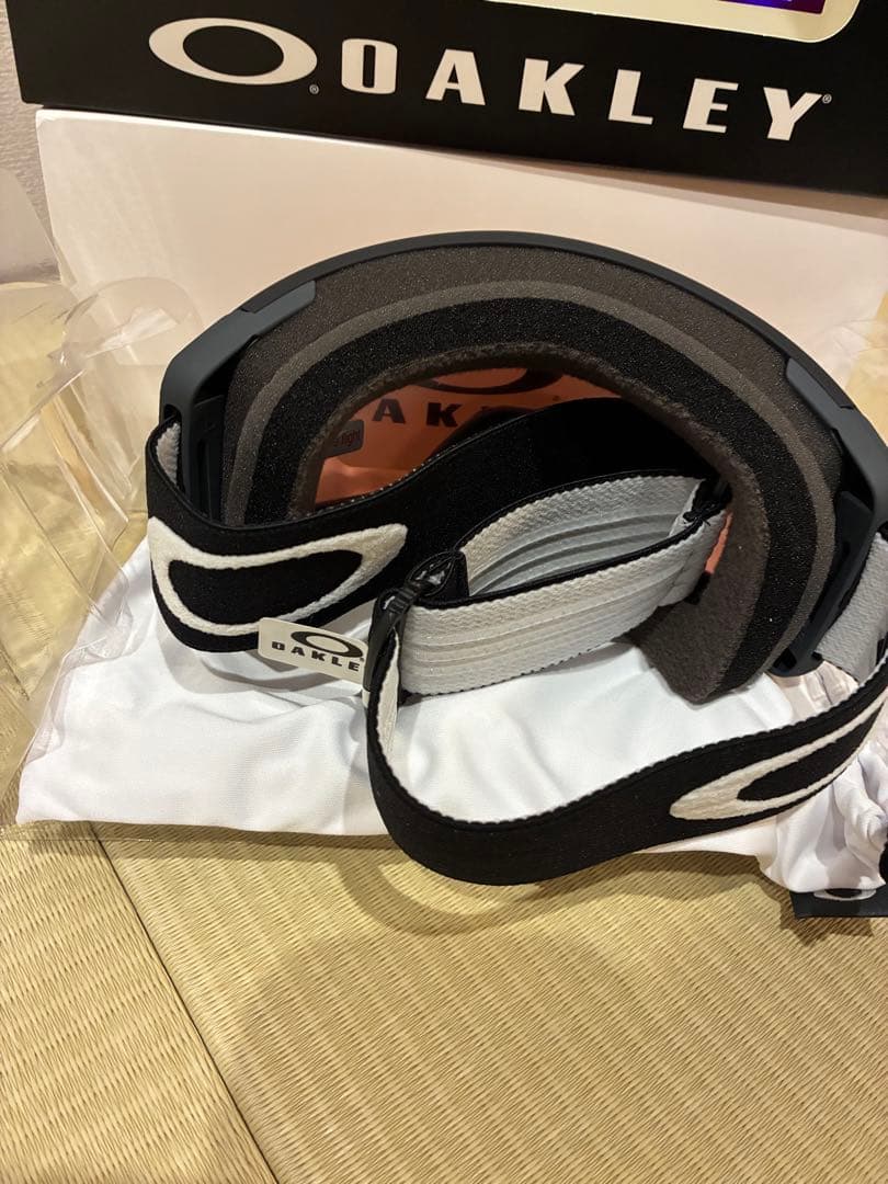オークリー スノーボードゴーグル　フライトトラッカー 赤 ミラー レンズ