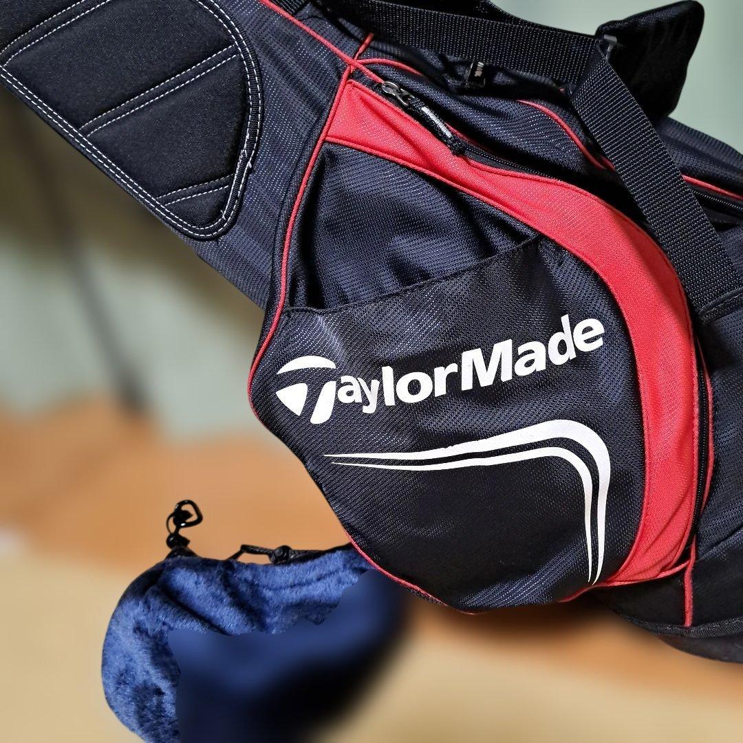 TaylorMade スタンド式キャディバッグ、フード付き。アイアンカバー付き。