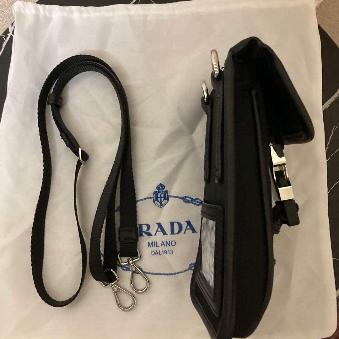 プラダショルダーバック箱無し留め具の部分に細かい傷有り