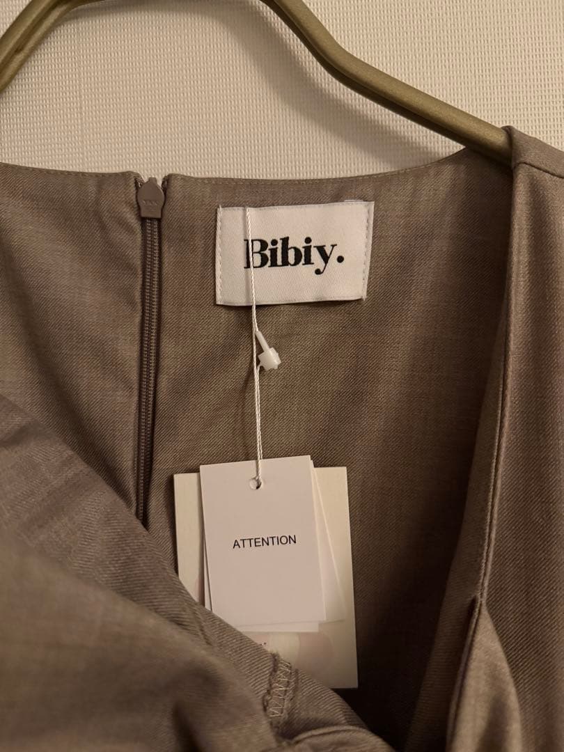 【値下げ中】Bibiy リボントップス　sarah ribbon top