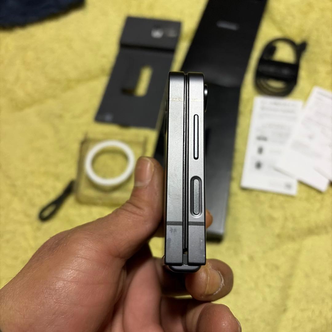 国内版 Galaxy flip6 本体 限定カラー 保護ケース付