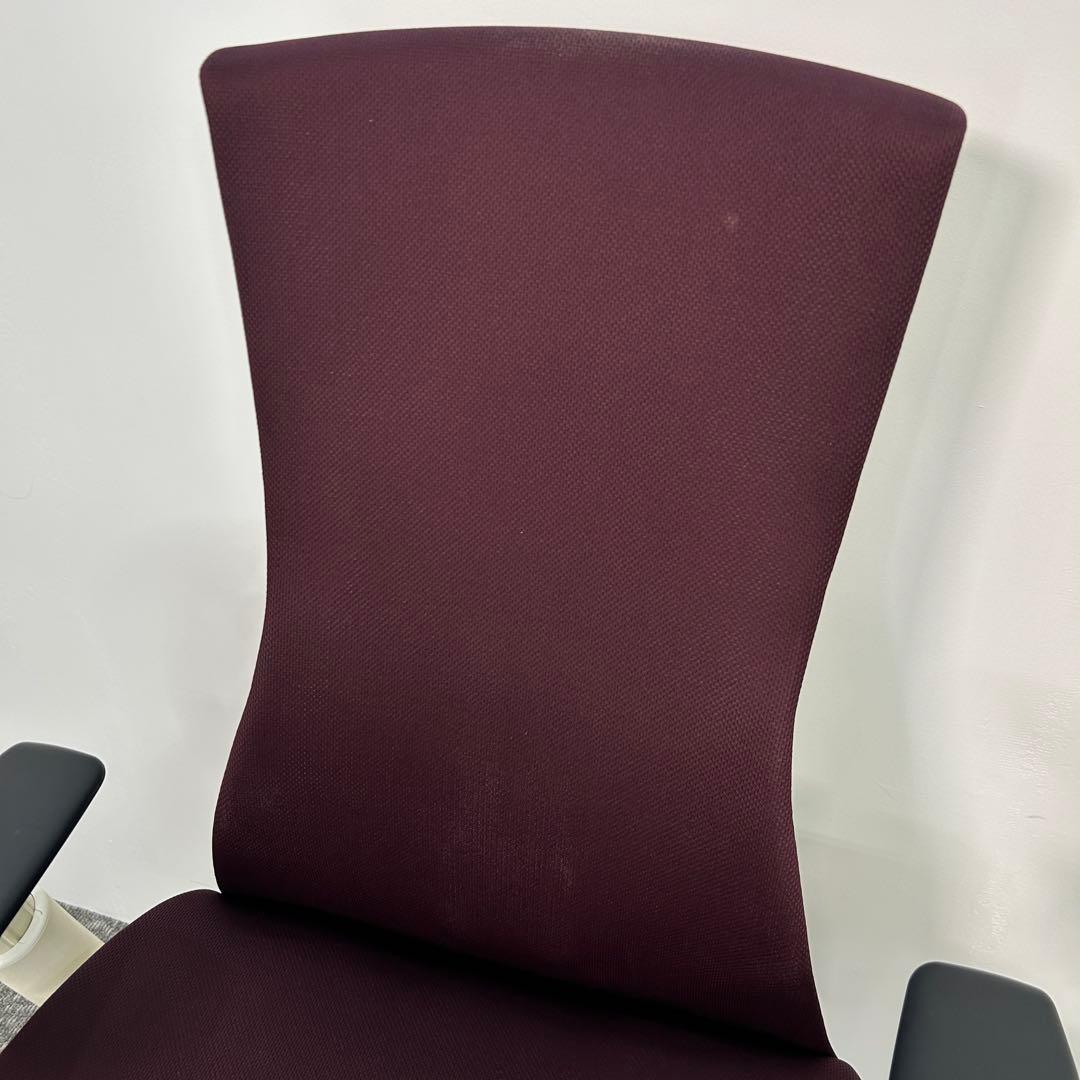 K エンボディチェア ハーマンミラー ホワイト えんじ色系　Embody