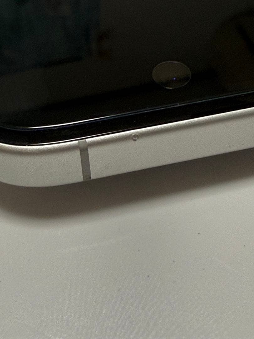 Apple iPhone 16無印ホワイト本体