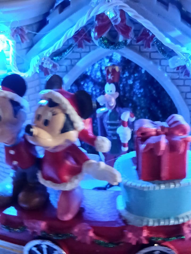 ディズニーセンターピースパレードシーンクリスマスオーメントコストコ