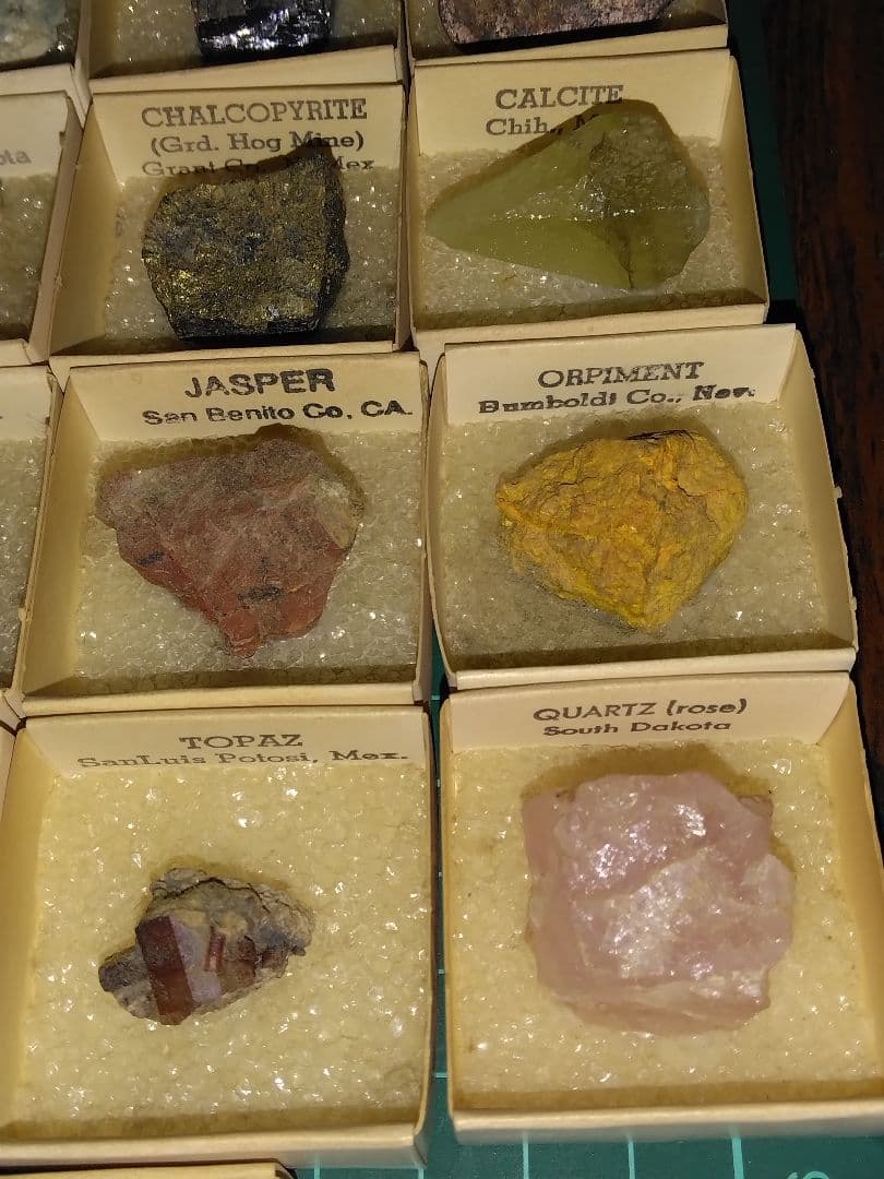 世界の鉱物標本セット　鉱物　鉱石　宝石　天然石　石　28点