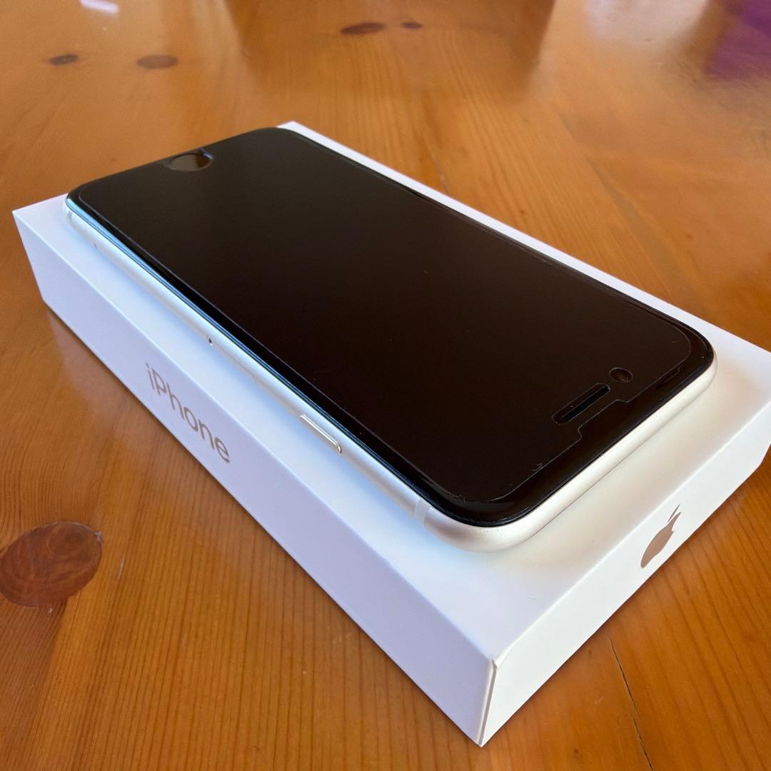 Apple iPhone SE (第3世代) 64GB スターライト