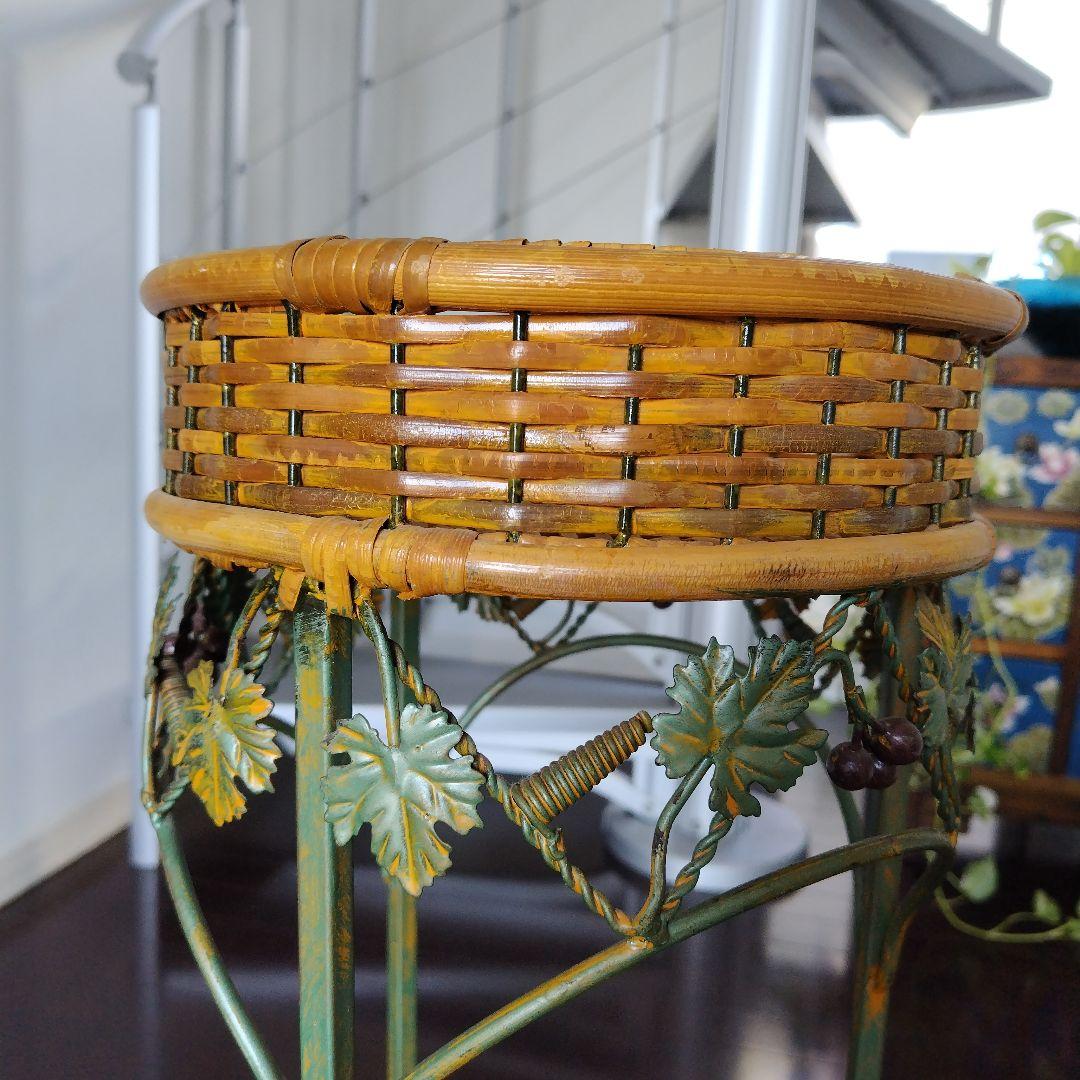 アンティーク ラタンとアイアンのフラワースタンド