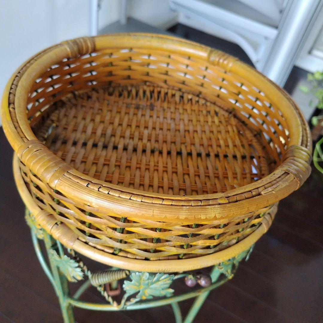 アンティーク ラタンとアイアンのフラワースタンド