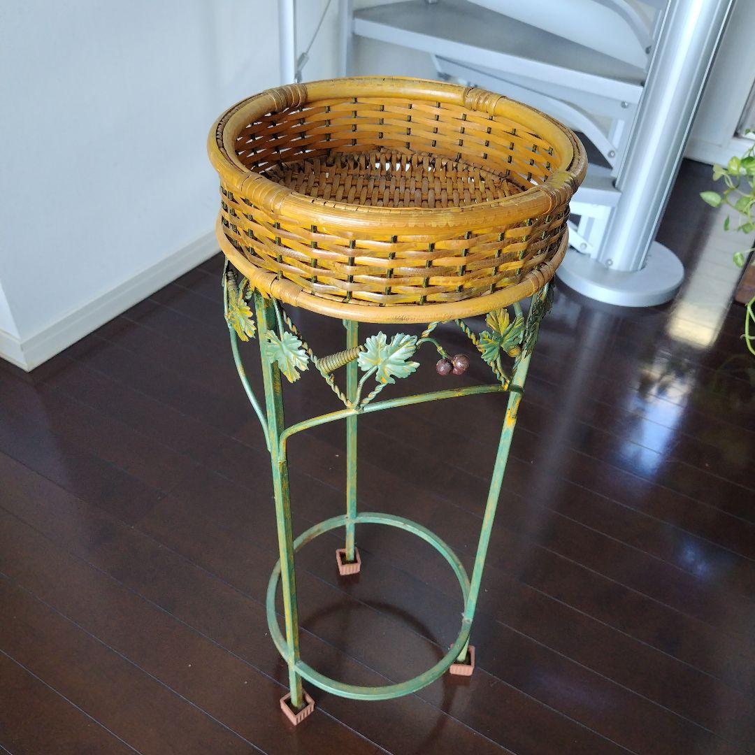 アンティーク ラタンとアイアンのフラワースタンド