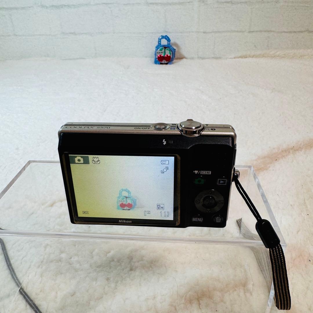 美品✨Nikon COOLPIX S570 シルバー 動作確認済み 付属品あり