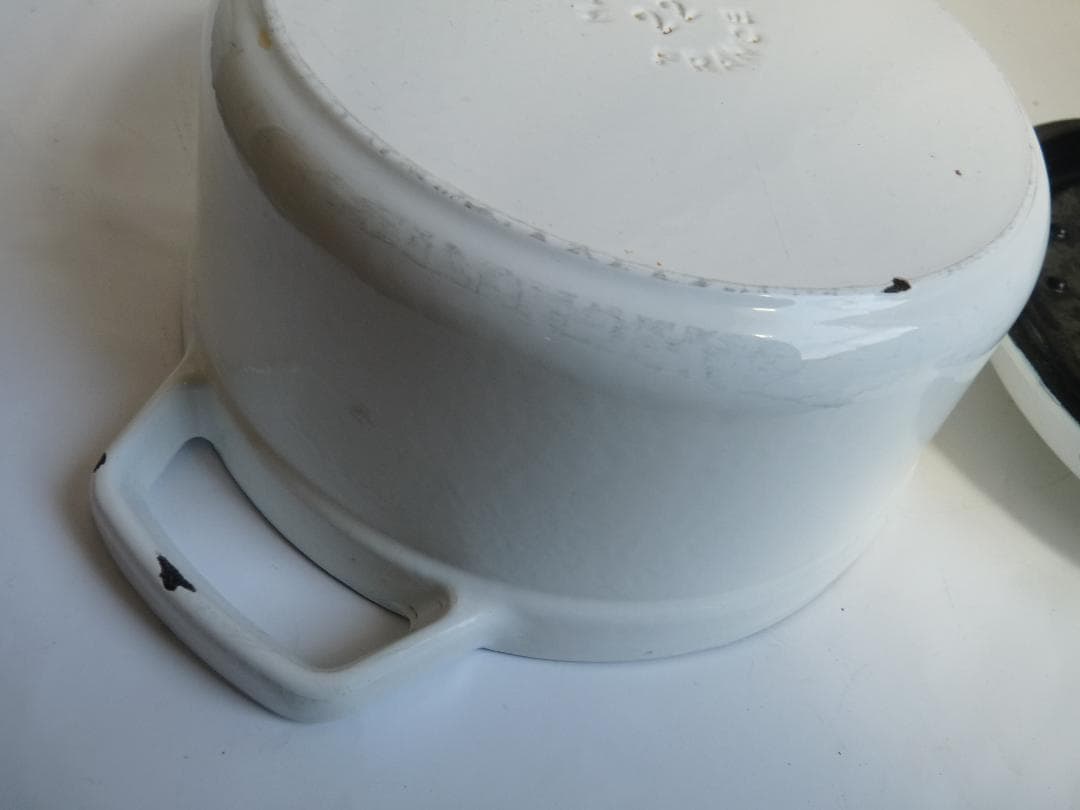 STAUB LA COCOTTE 両手鍋 ホワイト 22cm