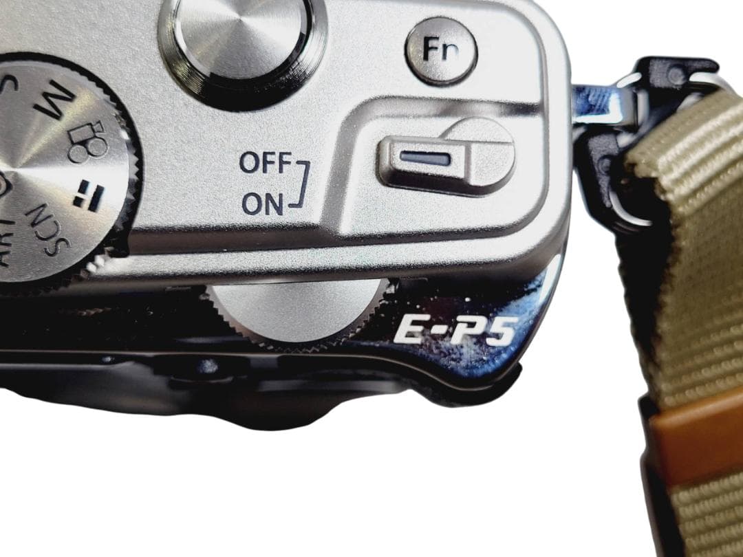 OLYMPUS オリンパス PEN E-P5 ボディジャケット付き カメラ