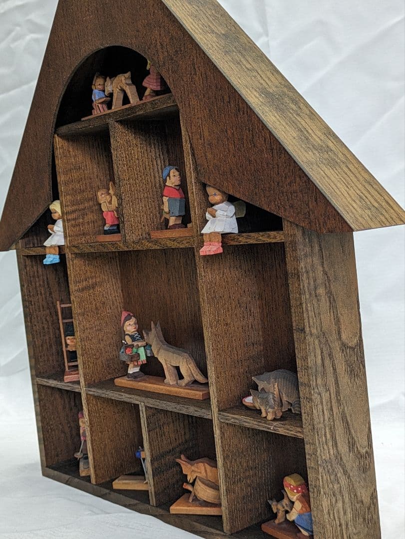 ドイツ【Emi Helbig】エミーヘルビッヒ　木彫りのミニチュア　木の家セット