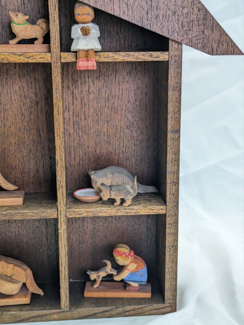 ドイツ【Emi Helbig】エミーヘルビッヒ　木彫りのミニチュア　木の家セット