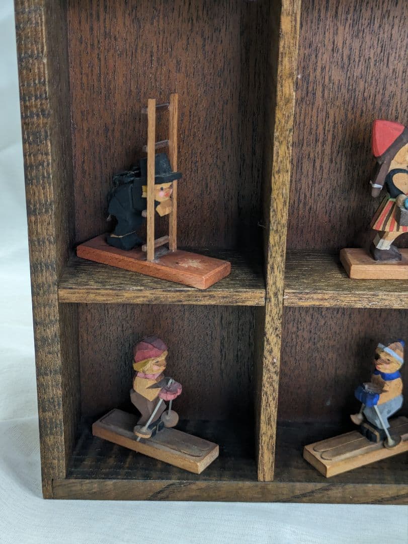 ドイツ【Emi Helbig】エミーヘルビッヒ　木彫りのミニチュア　木の家セット