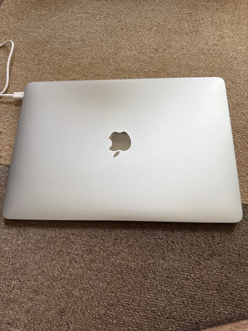 充放電回数8回！　macbook air M1 8gb 256gb