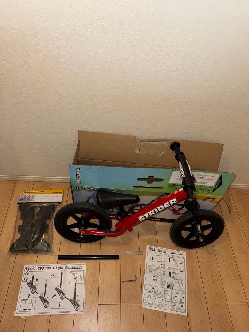 ストライダー　スポーツ　12インチ　新品純正品スタンド付き