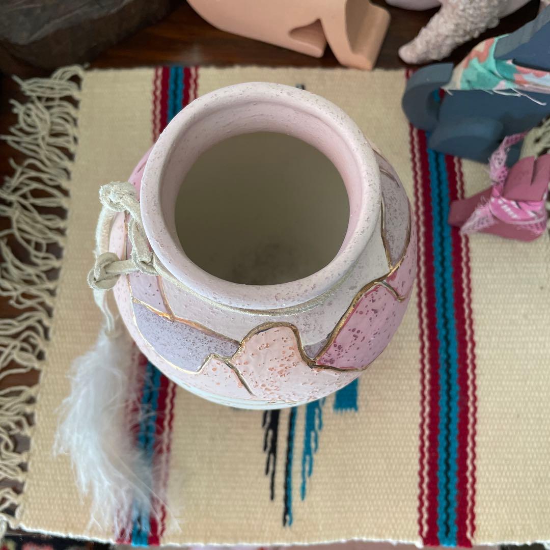 アリゾナ州　羽付きピンク色ポタリー壷　ナバホヴィンテージ　ネイティブアメリカン