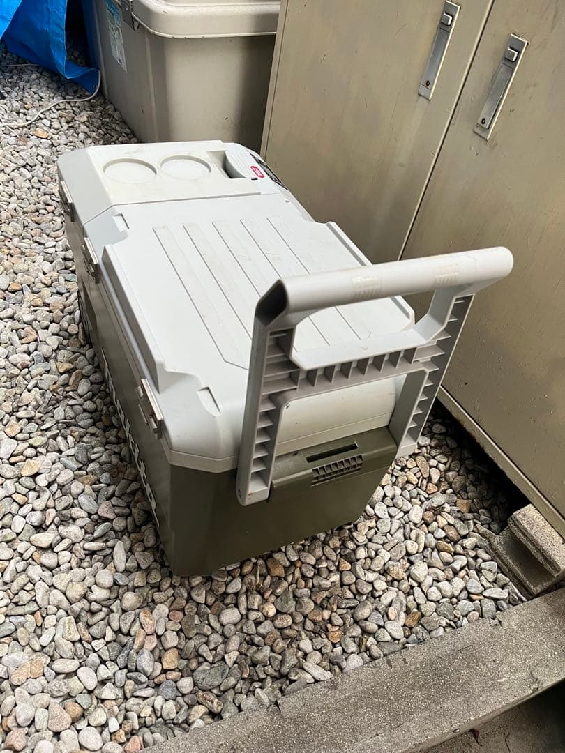 (h) マキタ　充電式保冷温庫　CW001G