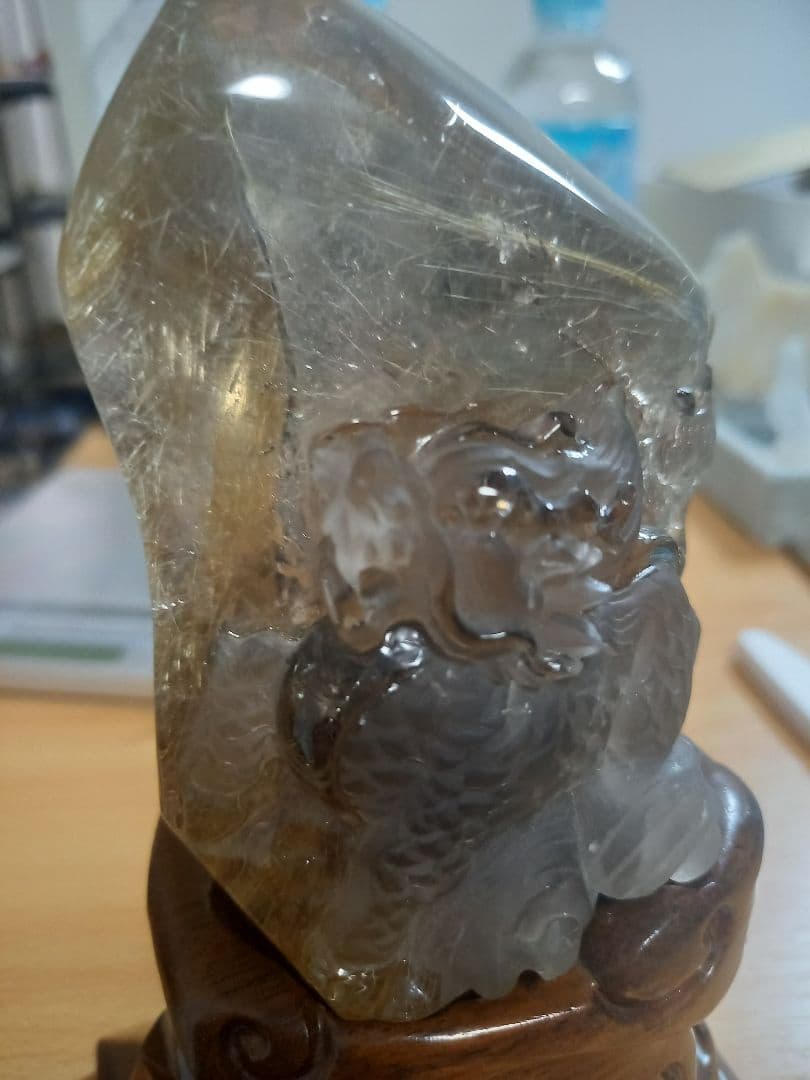 ルチルクォーツ　麒麟　彫り物　ルチルクォーツ水晶部分75×95ミリ　早く売り切り