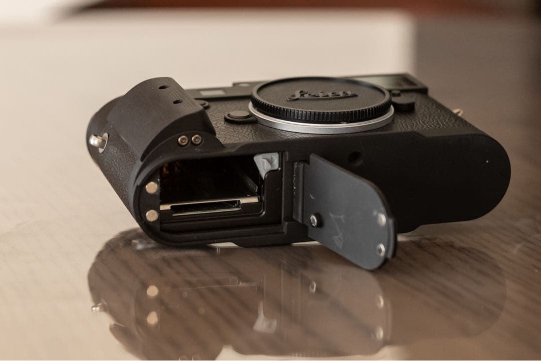 Leica ライカ M10 モノクローム　グリップ　予備バッテリー付き