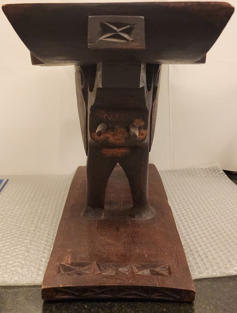 木製象の置物 彫刻模様付き