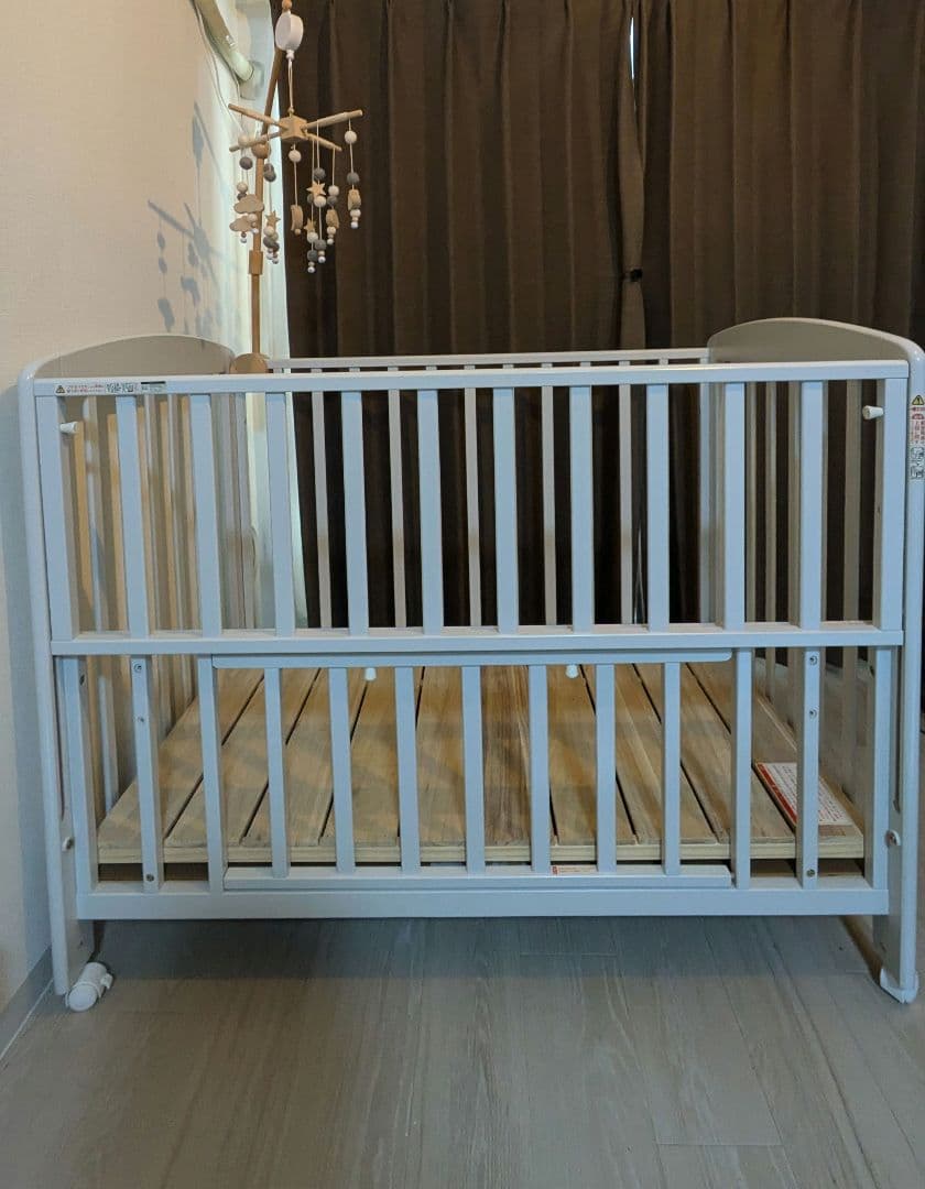 ベビーベッド ハイタイプ 床板すのこ 【カトージ(KATOJI)】メリー付き