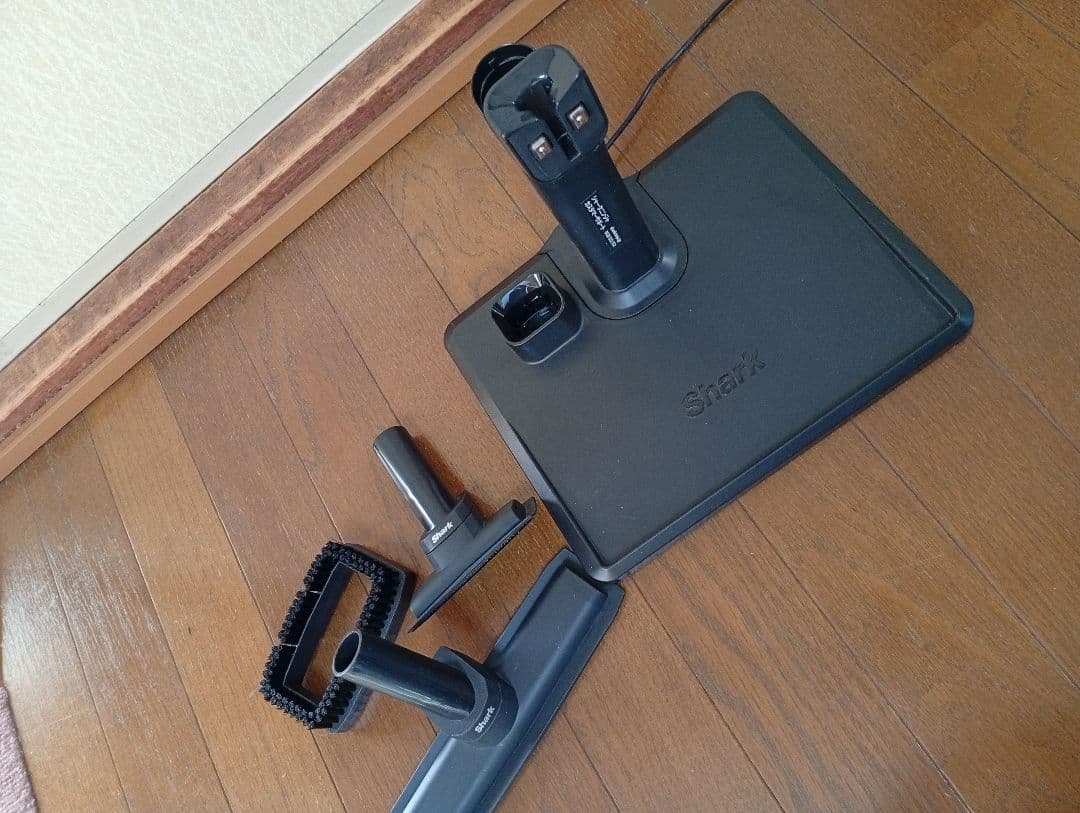 ✩土日限定価格☆【美品】Shark LC400JWH コードレスクリーナー