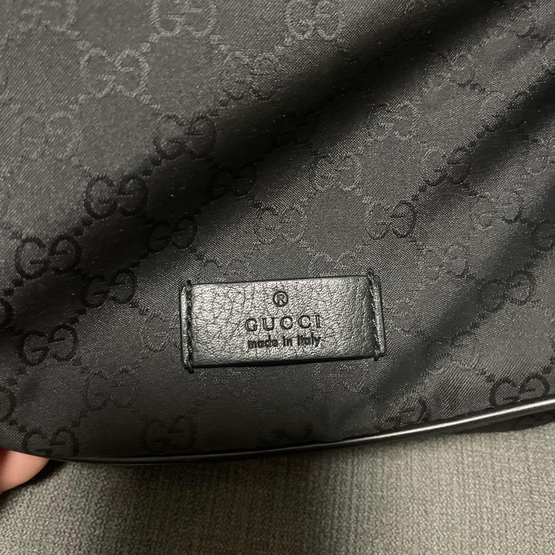 GUCCI GGキャンバス　ショルダーバック　黒