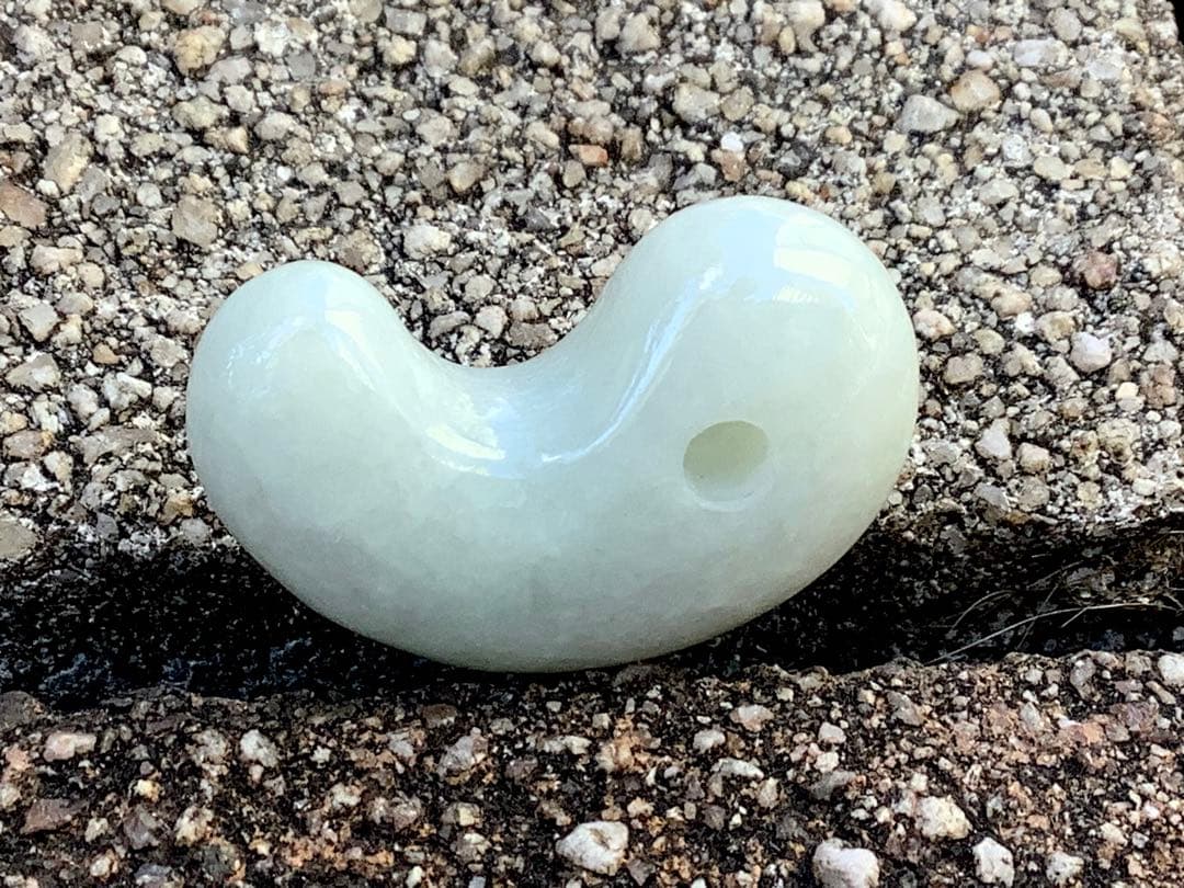 ✳癒やされる守護石の御守りです　糸魚川翡翠ジェダイト勾玉　外部鑑定の機械鑑別書付