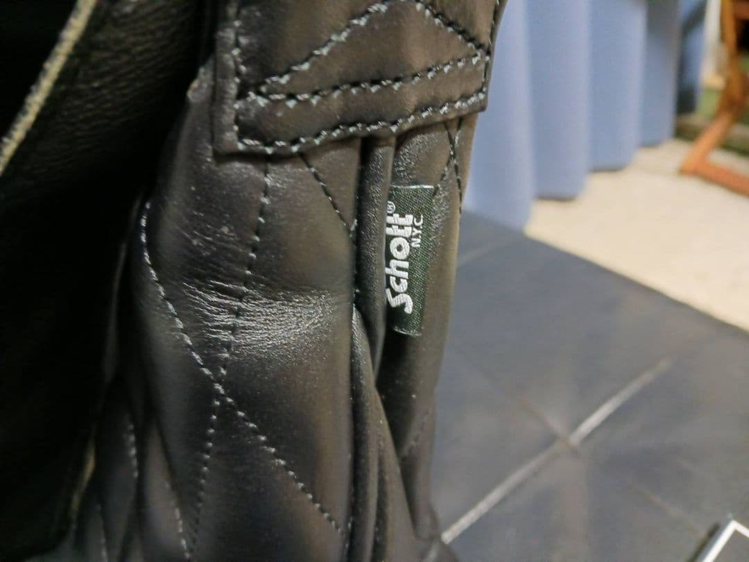 美品　Schott　PADDED BANANA BAG ショット　牛革　ハーレー