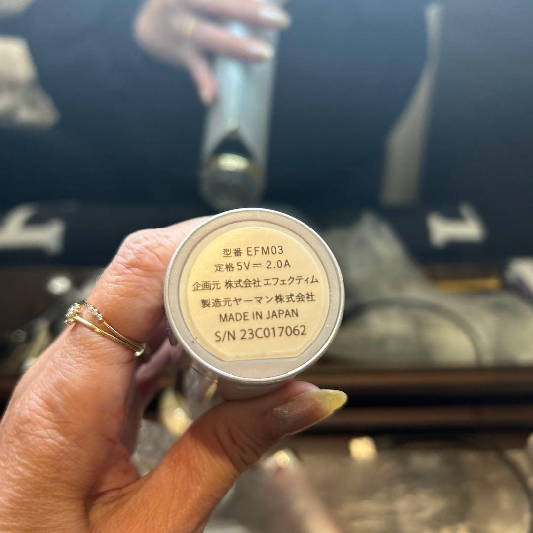 シルバー スティック型 美顔器 充電ケーブル付き