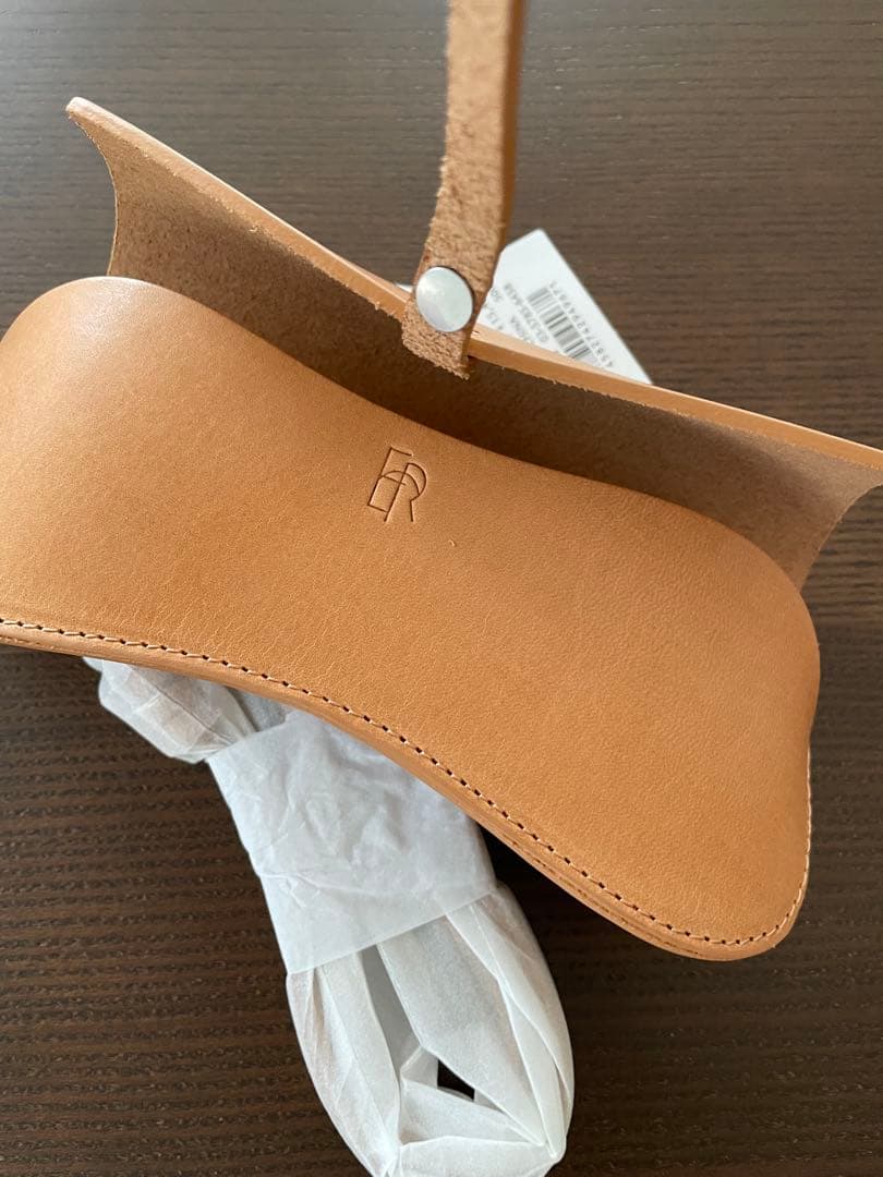 未使用 ETRE TOKYO タンドレザーサングラスケース ベージュ