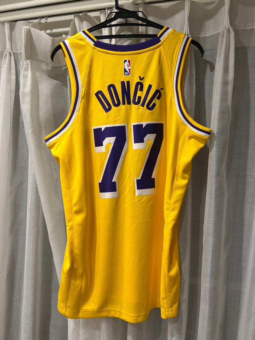 ルカ•ドンチッチ　ロサンゼルス・レイカーズ　ユニフォーム