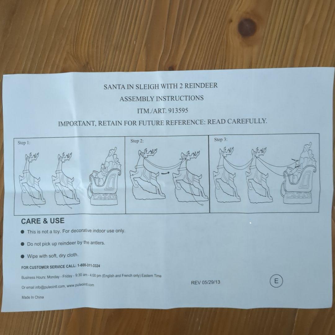 クリスマス　サンタと2頭のトナカイのソリ