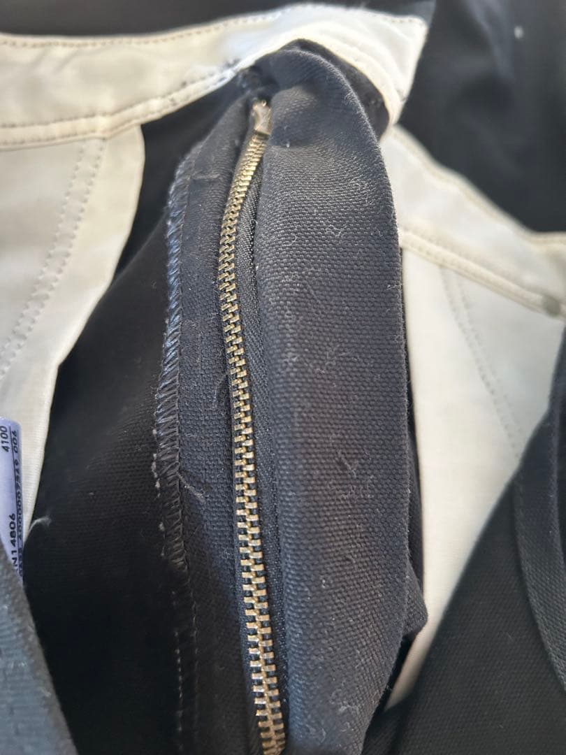 ア*ア様 美品訳ありカーハート　ブラック　ダック地オーバーオール W36×L30