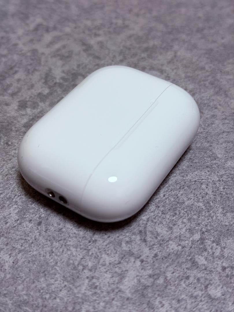AirPods Pro 3 ケース＆右耳ほぼ新品 (※左イヤホン傷あり動作OK)