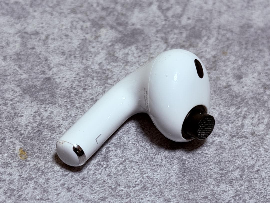 AirPods Pro 3 ケース＆右耳ほぼ新品 (※左イヤホン傷あり動作OK)