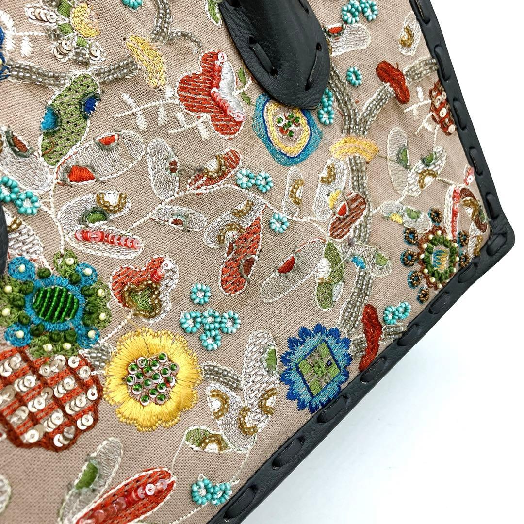 【GRACE CONTINENTAL】ハンドバッグ　カービングトライブス　刺繍.