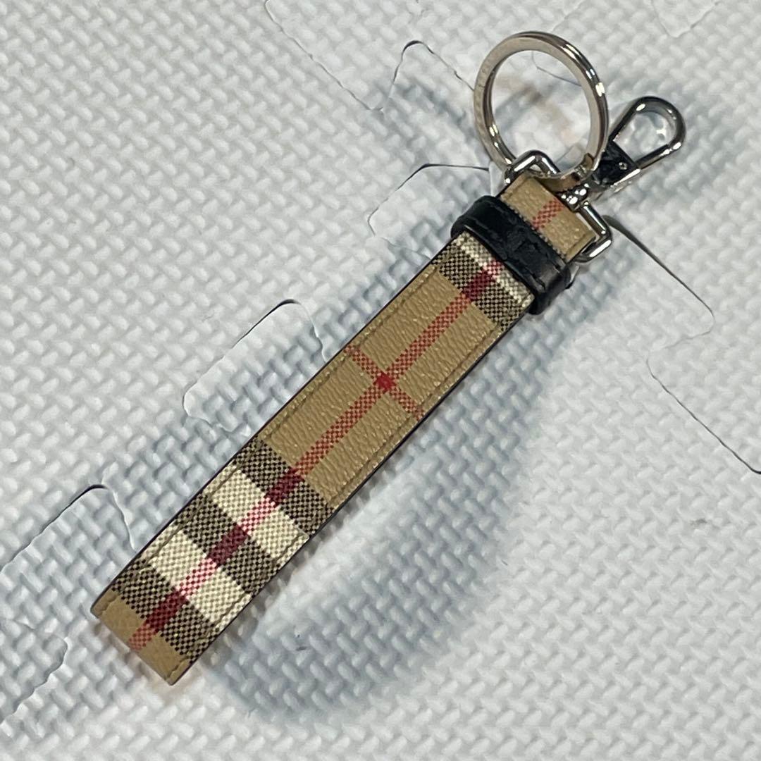 2回使用の極美品 バーバリー ノバチェック TB レザー キーリング ストラップ