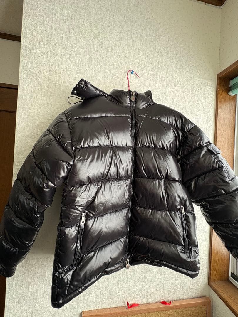 MONCLER ブラック マヤダウンジャケット フード付き