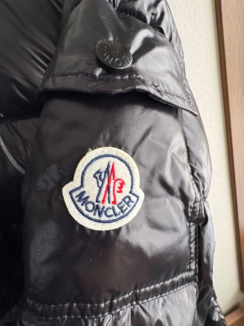 MONCLER ブラック マヤダウンジャケット フード付き