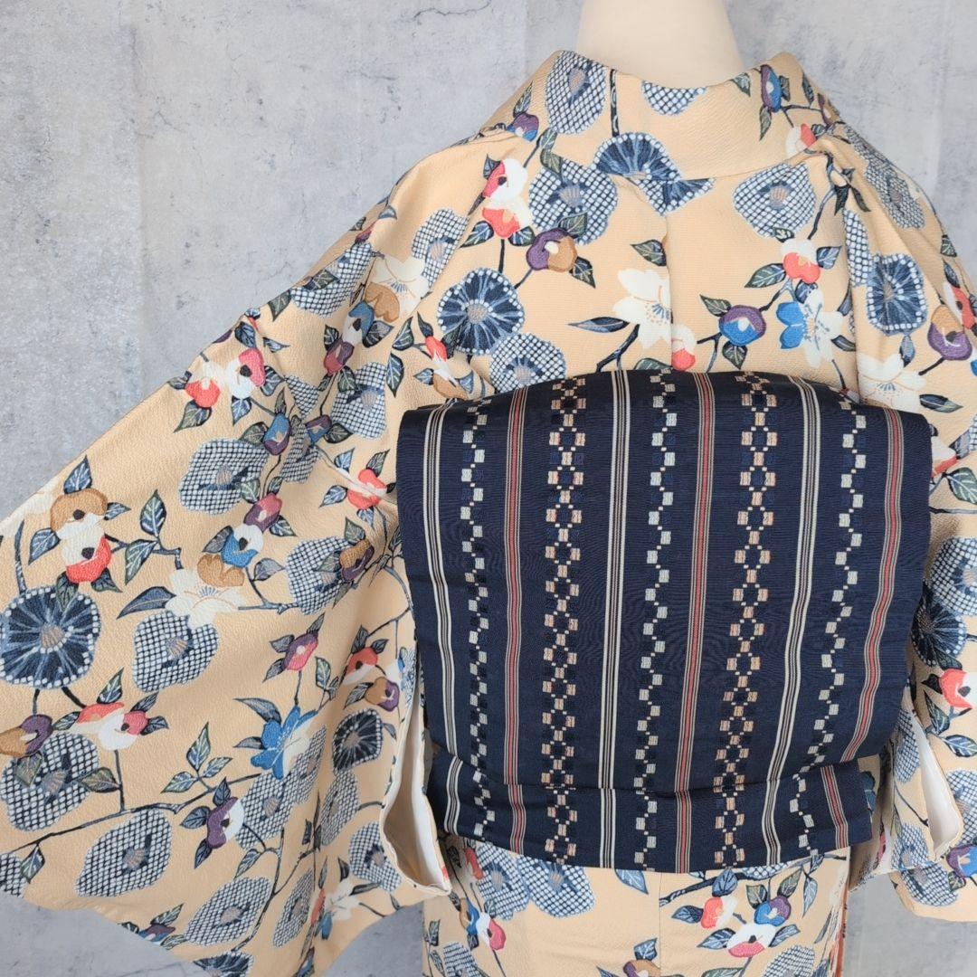 小紋単品　着物　正絹　椿　花柄　黄ベージュ地　可愛　着物美品　D2