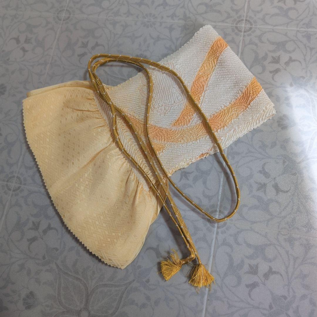 小紋単品　着物　正絹　椿　花柄　黄ベージュ地　可愛　着物美品　D2