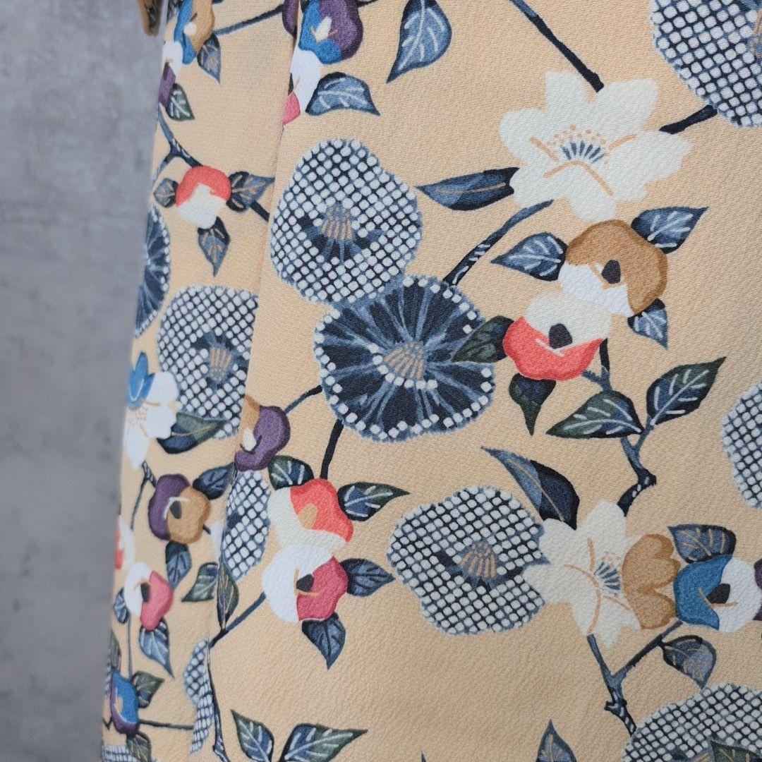 小紋単品　着物　正絹　椿　花柄　黄ベージュ地　可愛　着物美品　D2