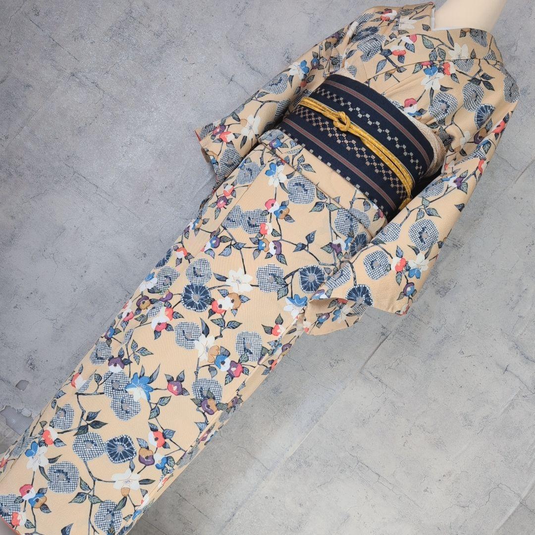 小紋単品　着物　正絹　椿　花柄　黄ベージュ地　可愛　着物美品　D2